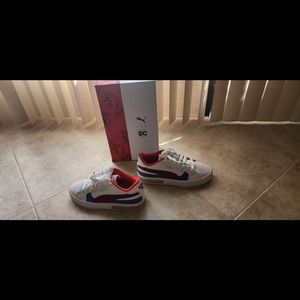 Brand New With Box DC Comics Wonder Woman Sneakers size 7